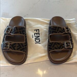 💯 Authentic Fendi Brown Slide Sandals Size 8